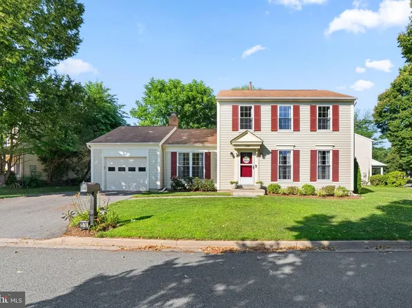 17505 Saint Theresa Dr, Olney, MD 20832