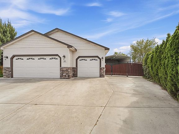 2nd image of 813 N Douglas Ct