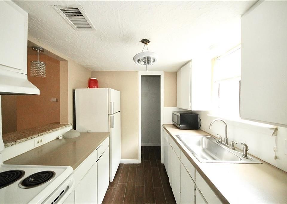 1st image of 1600 West Ave APT 21