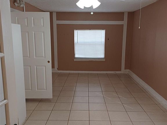 2nd image of 371 Gokchoff Rd