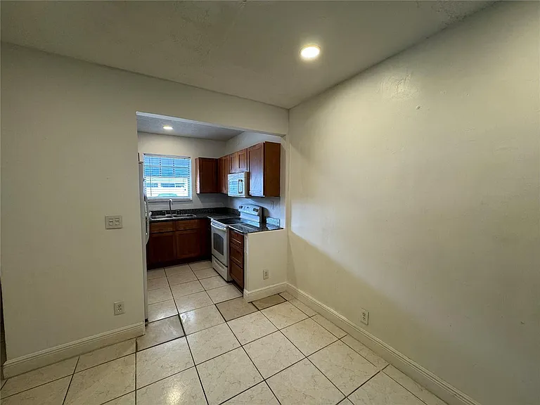 2452 Taylor St #204 — Photo 2