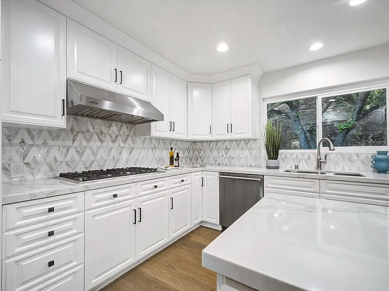 4732 Del Moreno Dr — Photo 92