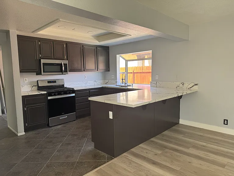 2701 Applewood Dr — Photo 5