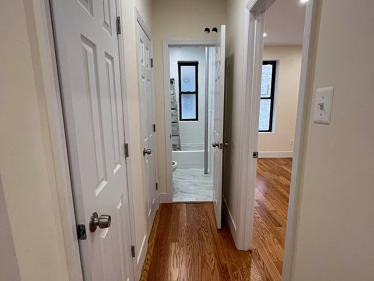 11-24 46th Ave #1B — Photo 5