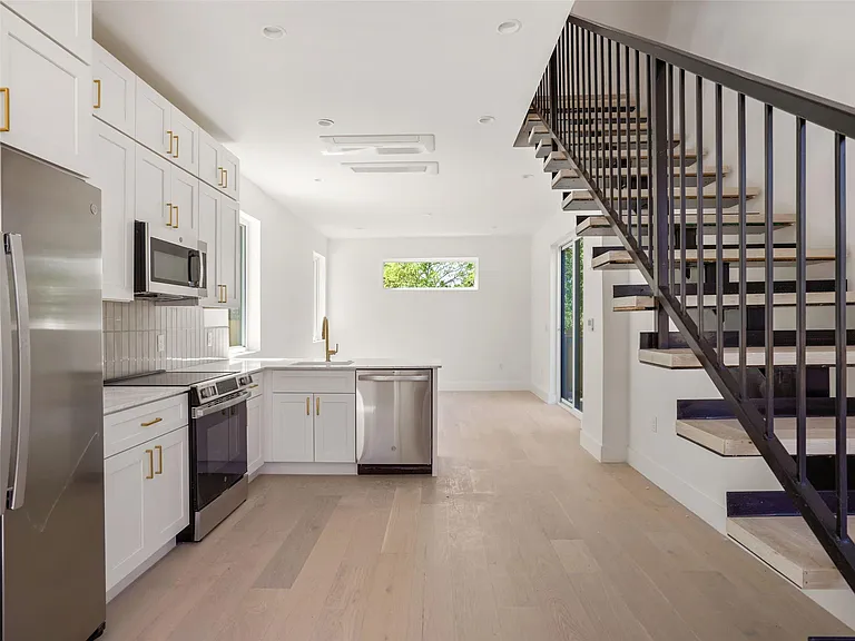 2609 Davis Ln #2 — Photo 4