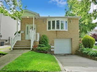 3 Echo Pl, Staten Island, NY 10314