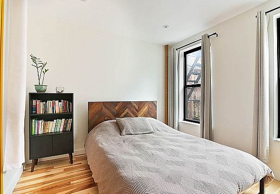 3rd image of 34 Downing St APT 6