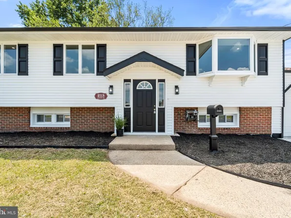 213 Hobart Dr, Laurel Springs, NJ 08021