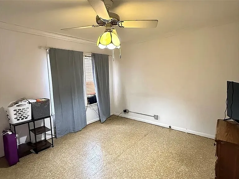 1603 Pena St — Photo 12