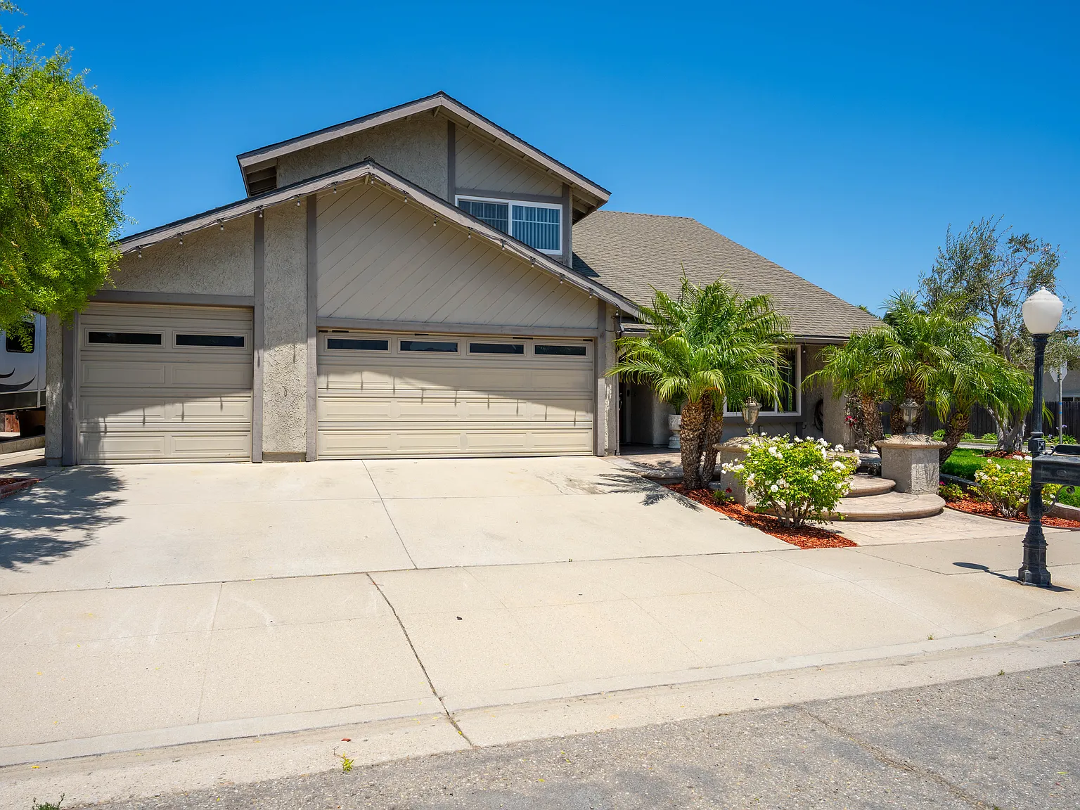 3 bed, 2.5 bath, 1858 sqft, $4,600 — Photo 2