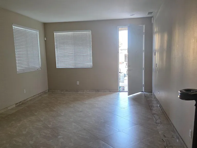 14198 Rachel St — Photo 32