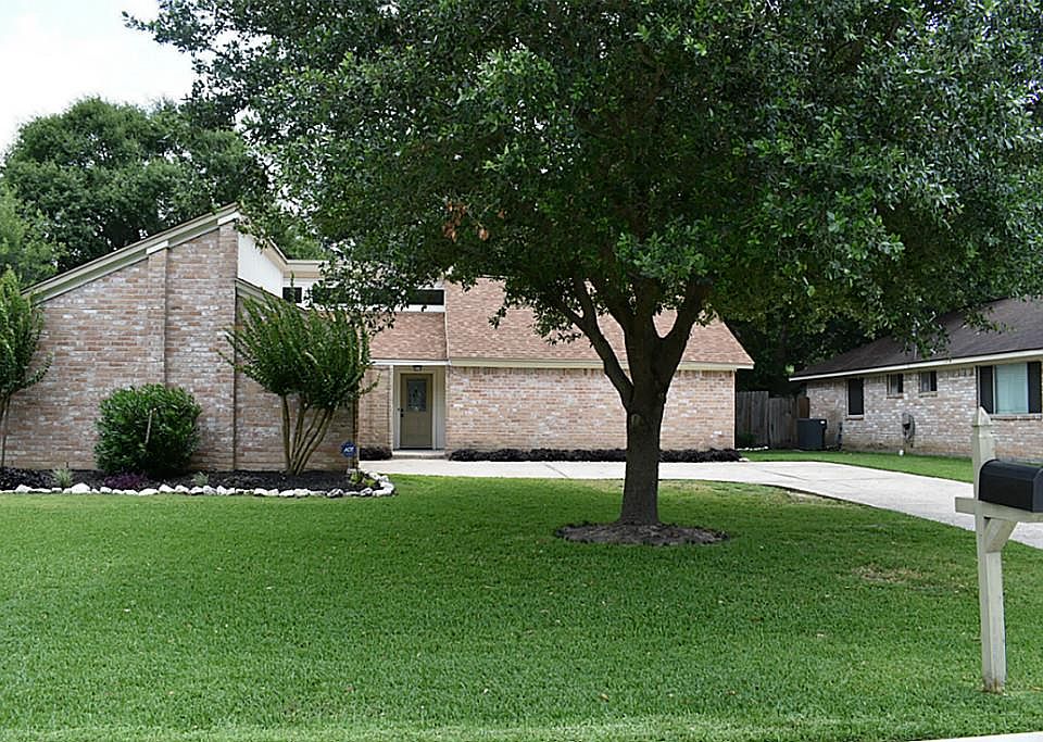 2nd image of 25810 Fairbrook Ln