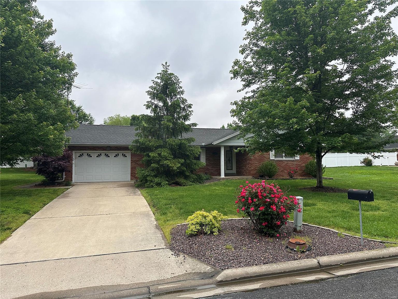 810 S Buhrman St, Nashville, IL 62263 Zillow