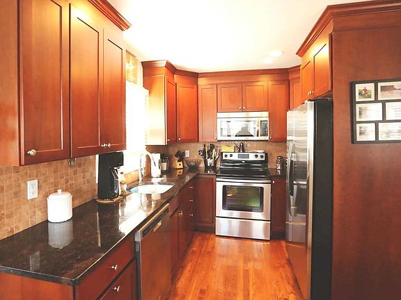 3rd image of 36 Elm Ave