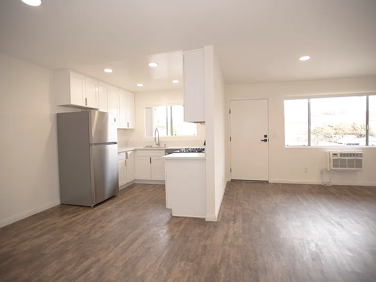 Dining with kitchen