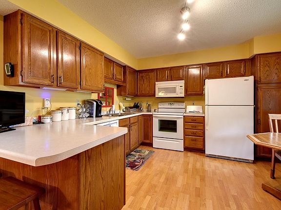 5th image of 1086 Riverwood Ct
