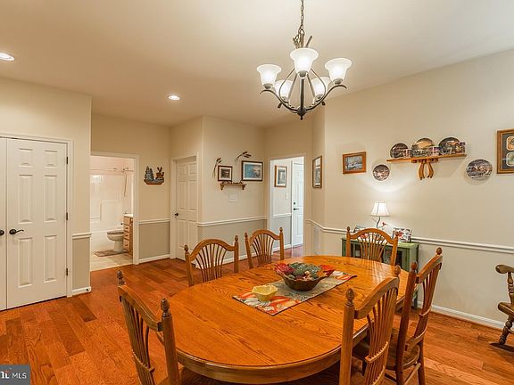 5th image of 9504 Airdrie Ln