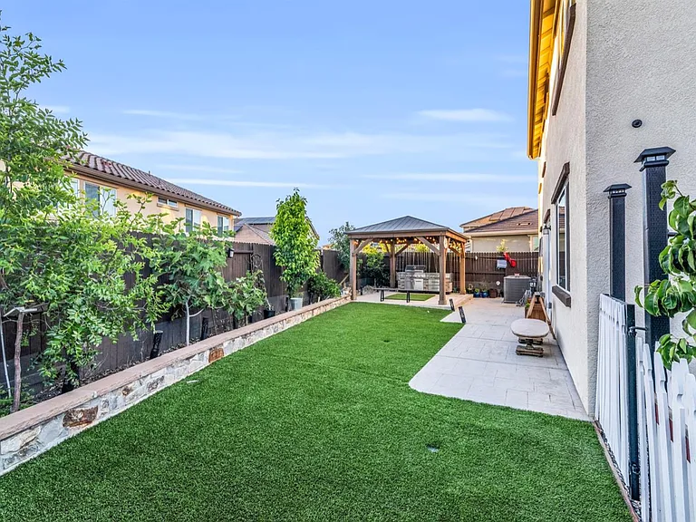 4583 Butterfly Ridge Dr — Photo 36