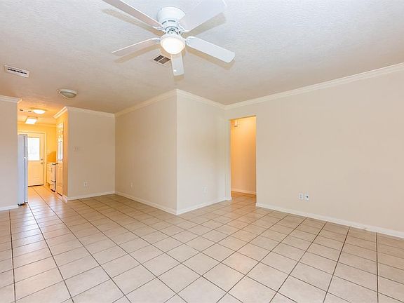 4th image of 2418 Morning Glory Dr #B