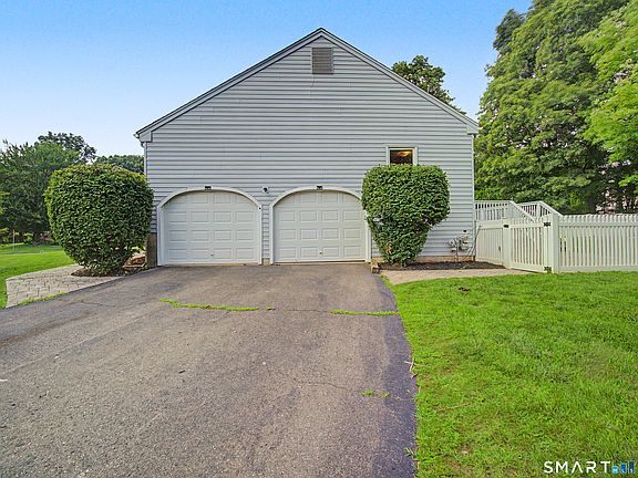 4th image of 33 West Gerald Drive