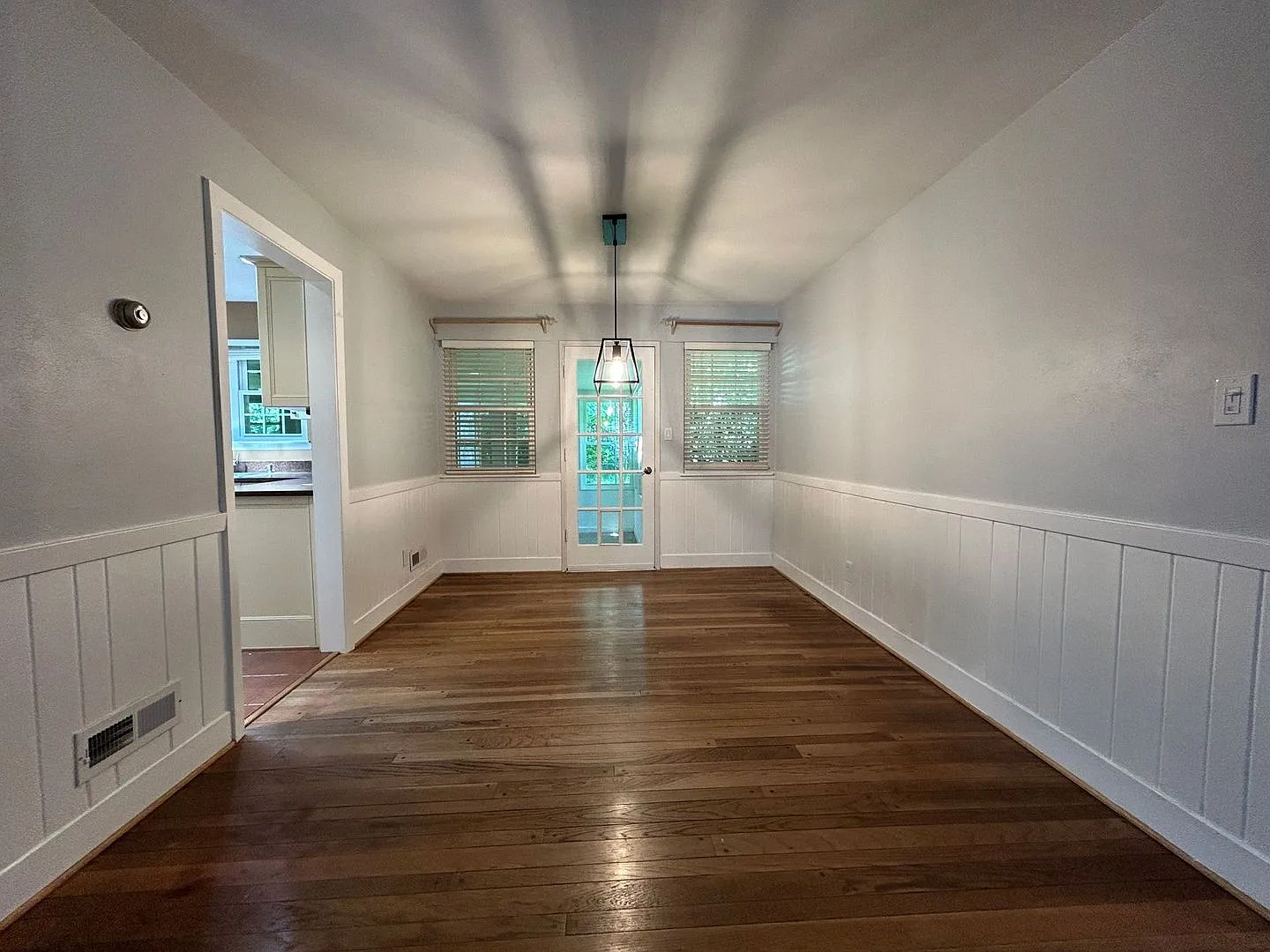 Spacious Brick Ranch Single Family Home! — Photo 2
