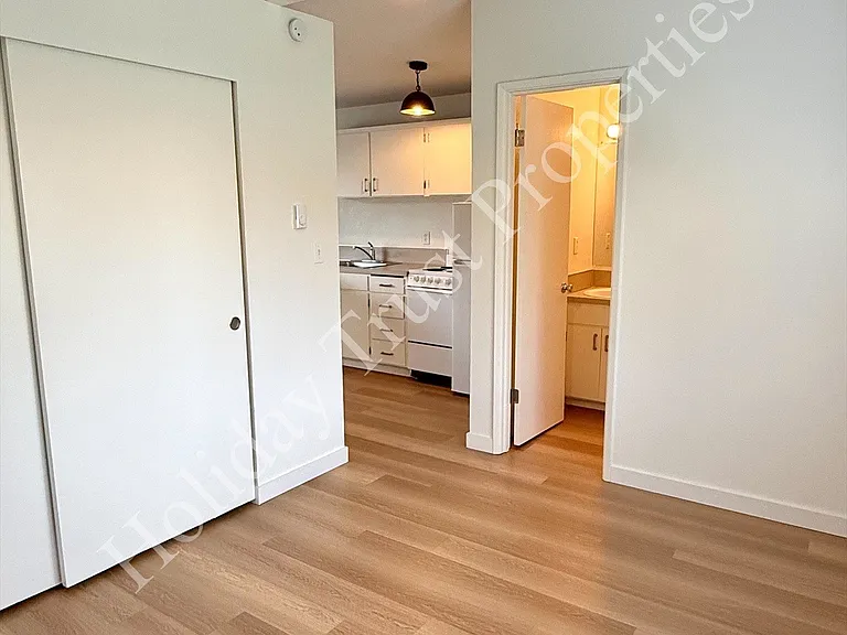 422 East Bay — Photo 7
