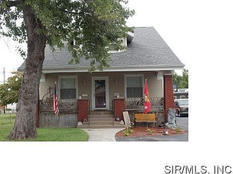 1st image of 212 E McCasland Ave