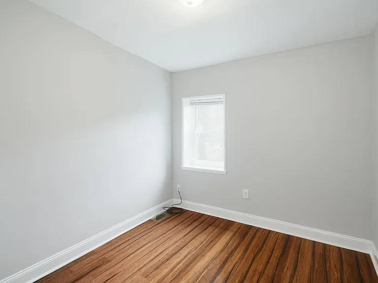 2820 W Stiles St — Photo 6