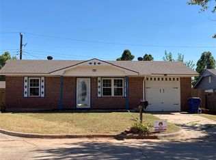 324 E Greenwood Ln, Mustang, OK 73064
