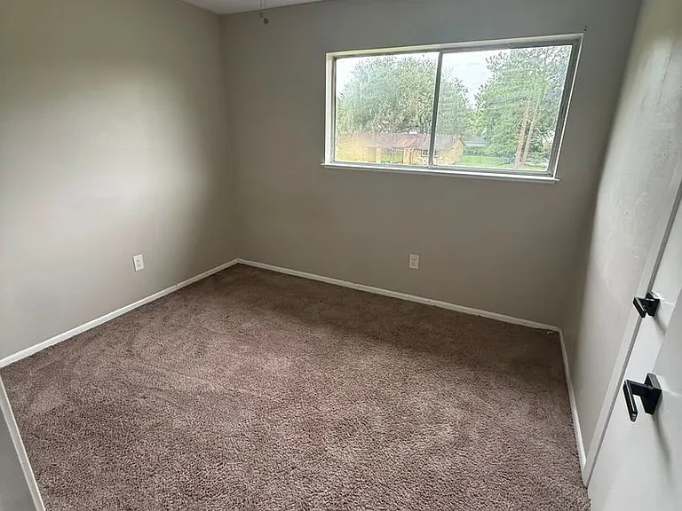 2712 Seattle Ave — Photo 6