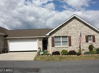 32 Logan Cir #A-4, Strasburg, VA 22657