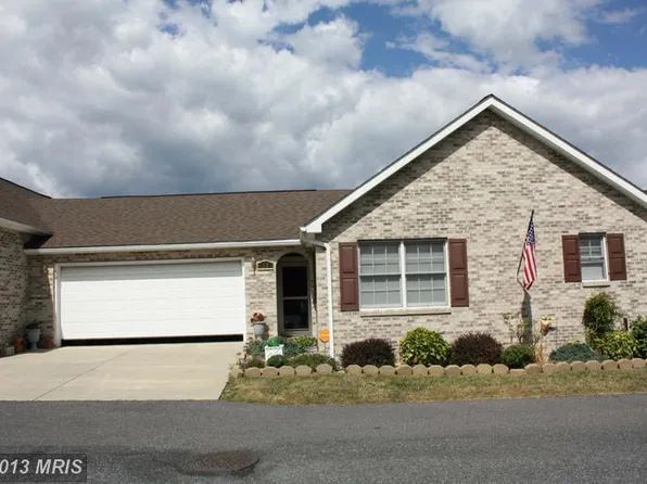 32 Logan Cir #A-4, Strasburg, VA 22657