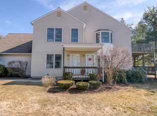 5 Castlegate Dr #B, Springfield, MA 01129