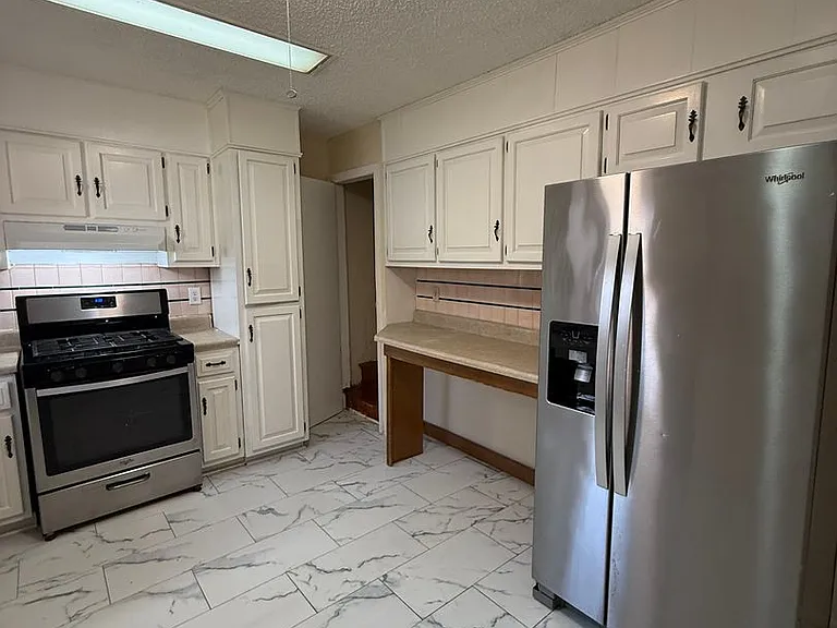 1442 W State St — Photo 12