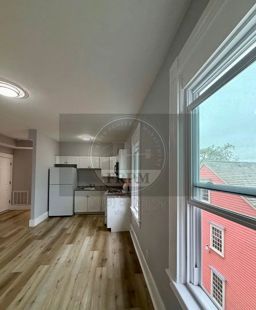 3 bed, 1.0 bath, $1,850 — Photo 3