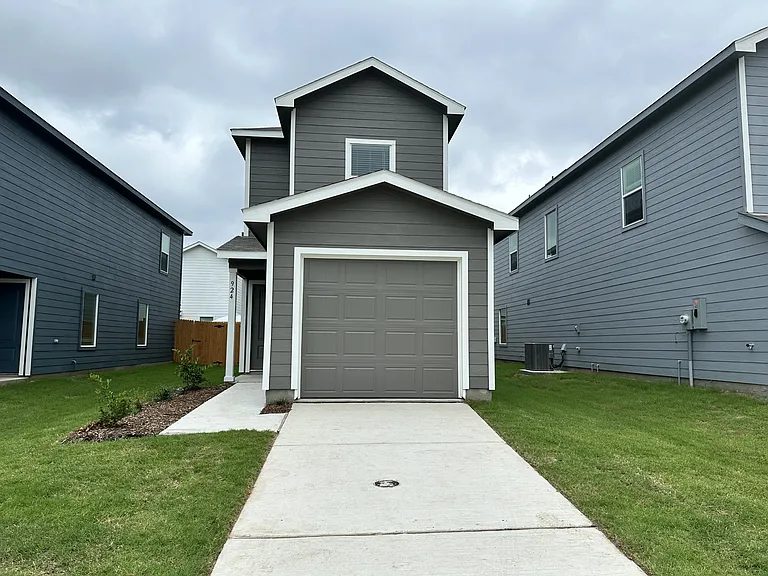 924 Sandhill Crane Ln — Photo 1