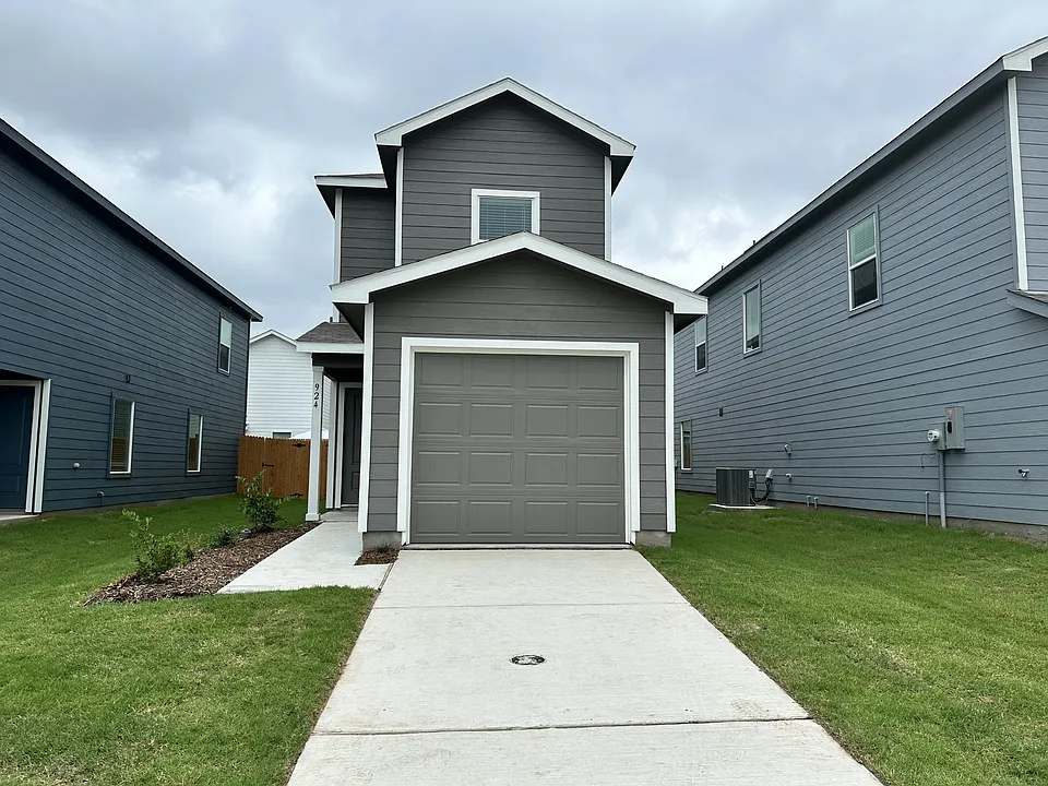 924 Sandhill Crane Ln