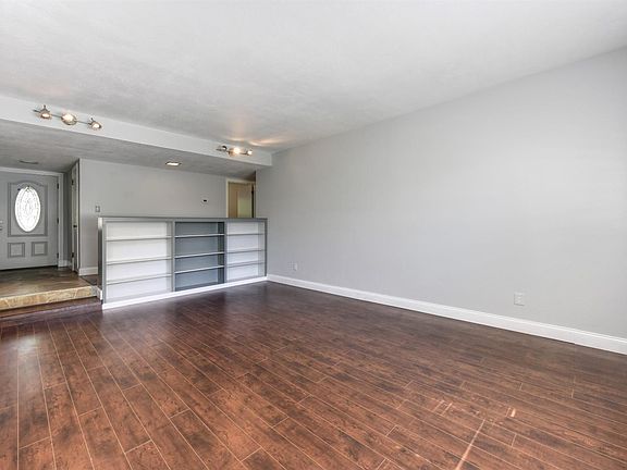 2nd image of 6471 Longridge Way