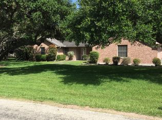 65 Live Oak Dr, Inez, TX 77968