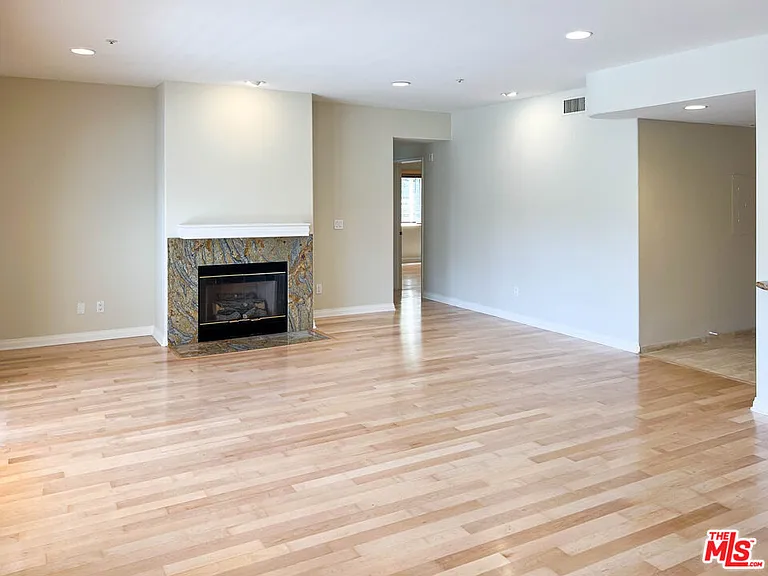 937 12th St #101 — Photo 7