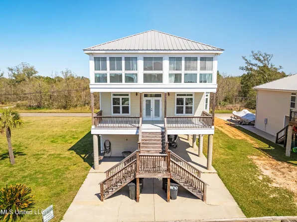 11240 Jordan River Dr, Bay Saint Louis, MS 39520