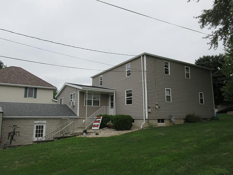 1st image of 209 E Railroad Ave