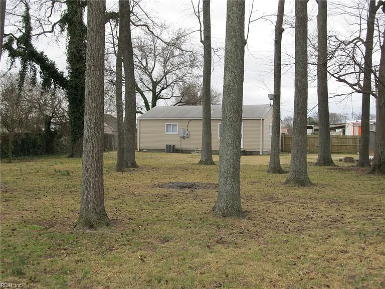 954 Dovercourt Rd — Photo 31