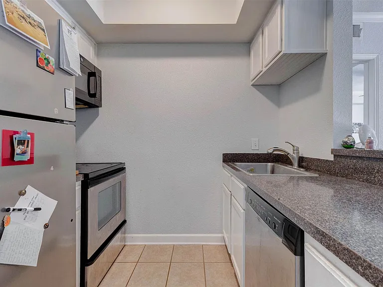 4515 Briar Hollow Pl #215 — Photo 10