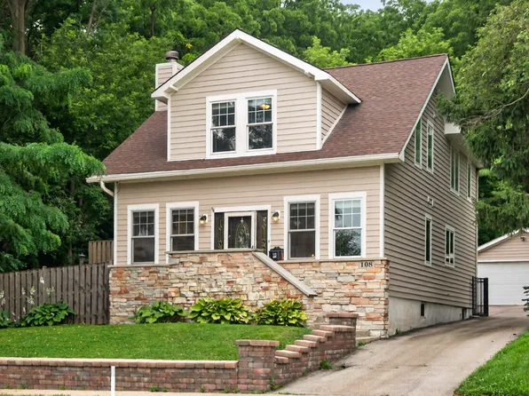 108 N Main St, Algonquin, IL 60102