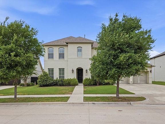 4th image of 725 Rosewood Pl
