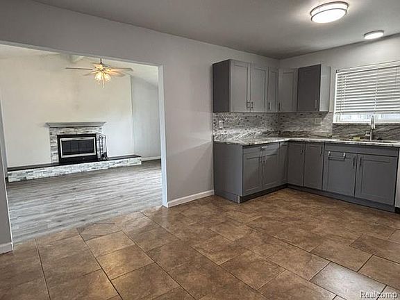 4th image of 11853 Plumbrook Rd
