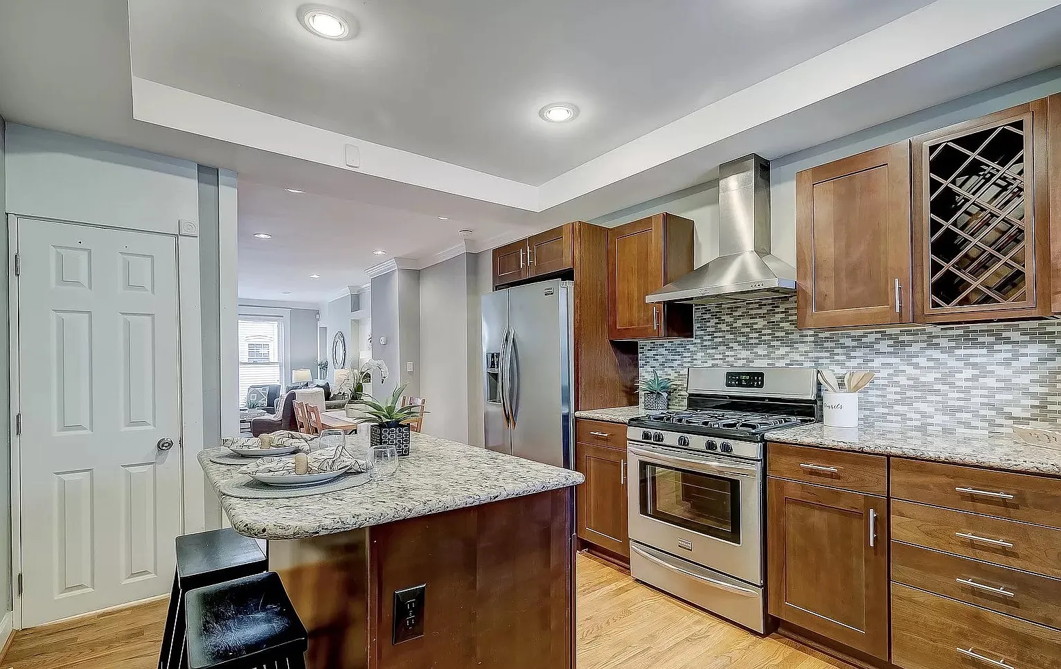 3 bed, 1512 sqft, $2,500 — Photo 3