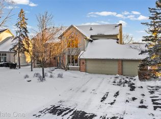 5087 Village Place Ct, West Bloomfield, MI 48322