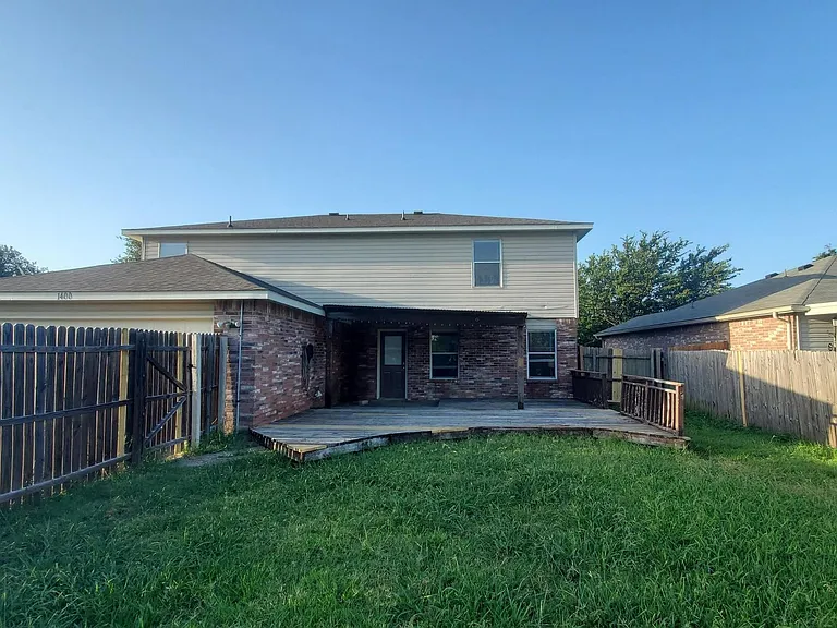 1400 Coral Reef Ln — Photo 8
